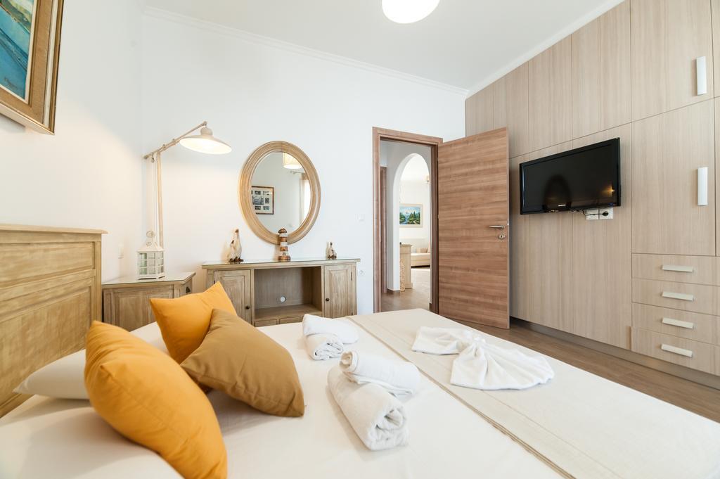 Panos Apartment Naousa Bagian luar foto