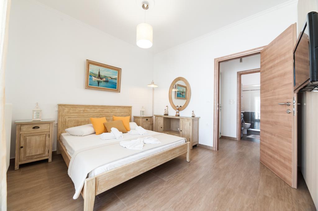 Panos Apartment Naousa Bagian luar foto